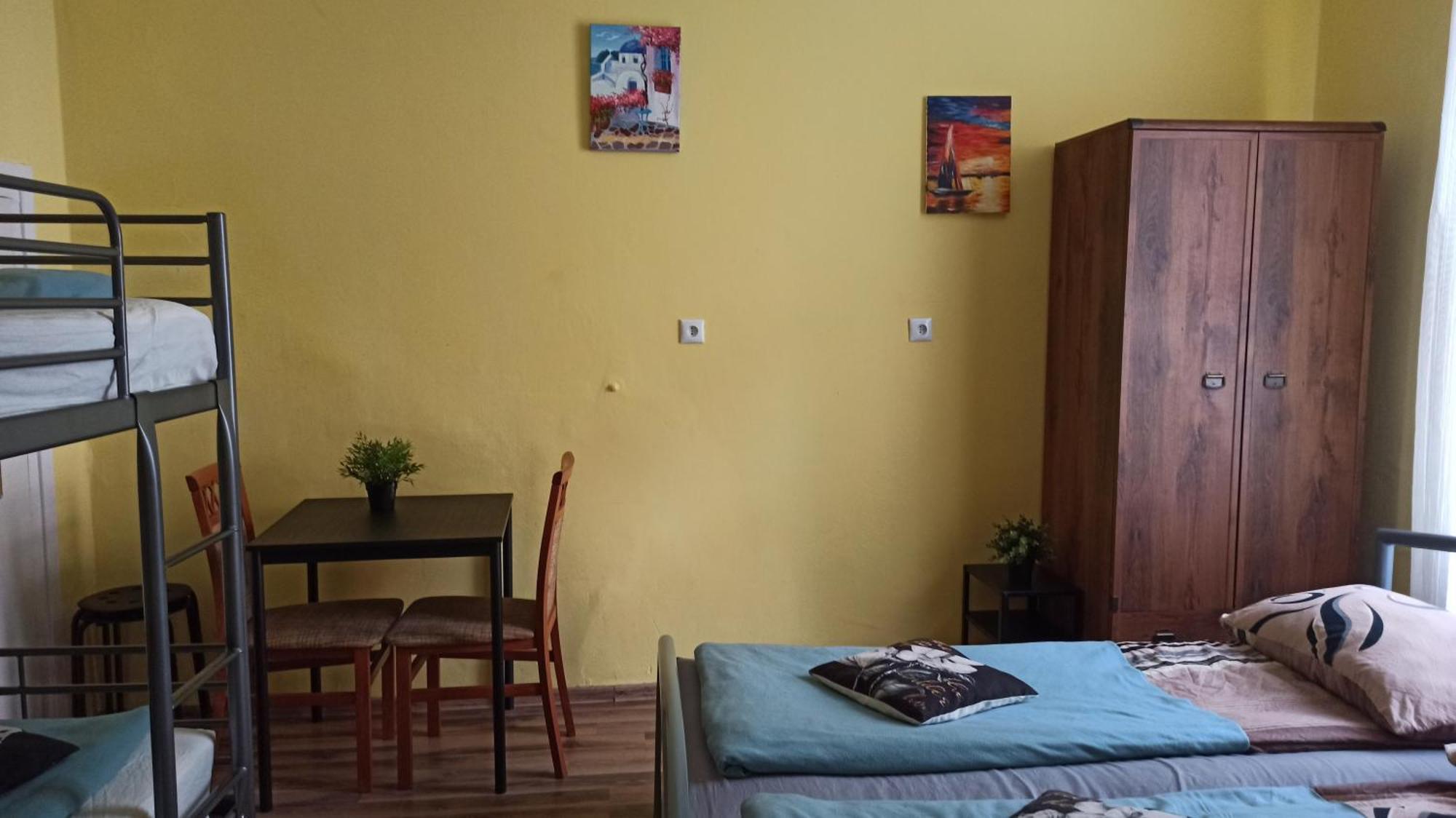 Willa Retro Hostel Краков Экстерьер фото